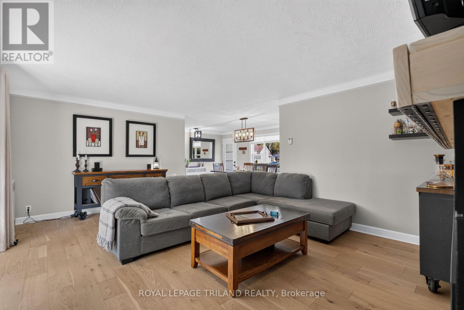 696 Queen Street Property Photo 18