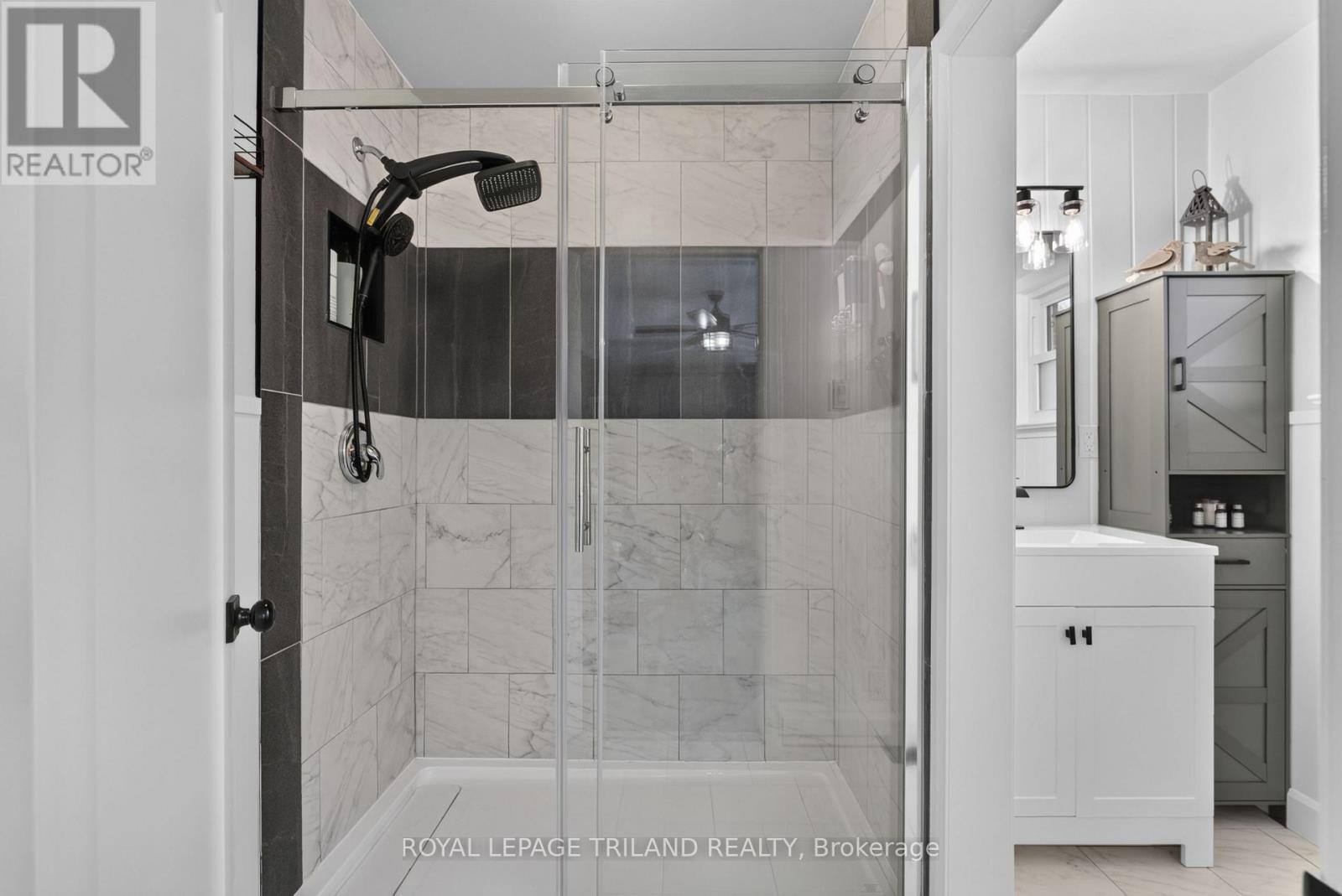 696 Queen Street Property Photo 21