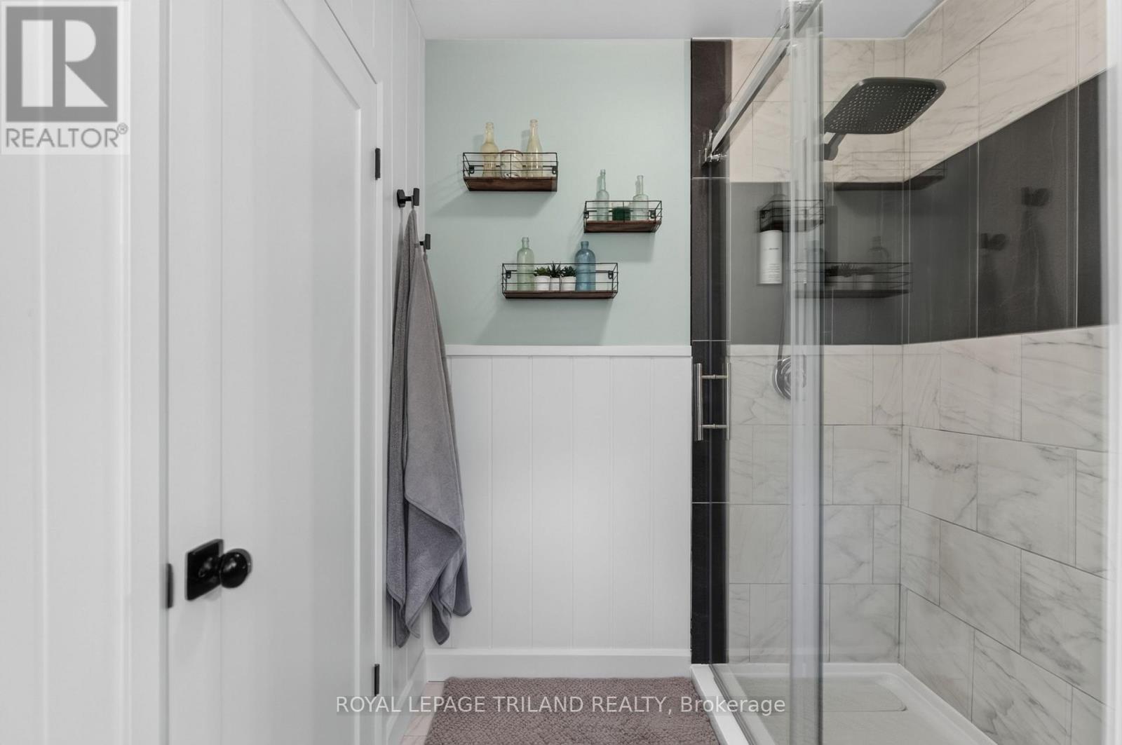 696 Queen Street Property Photo 23