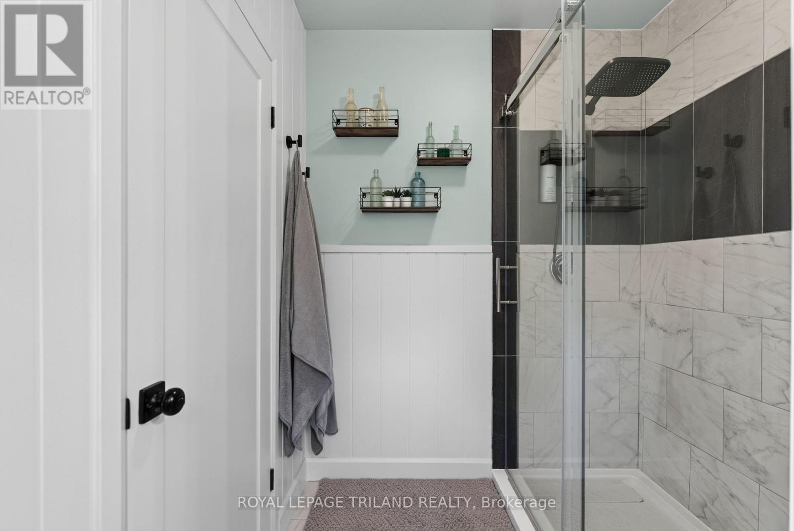 696 Queen Street Property Photo 24