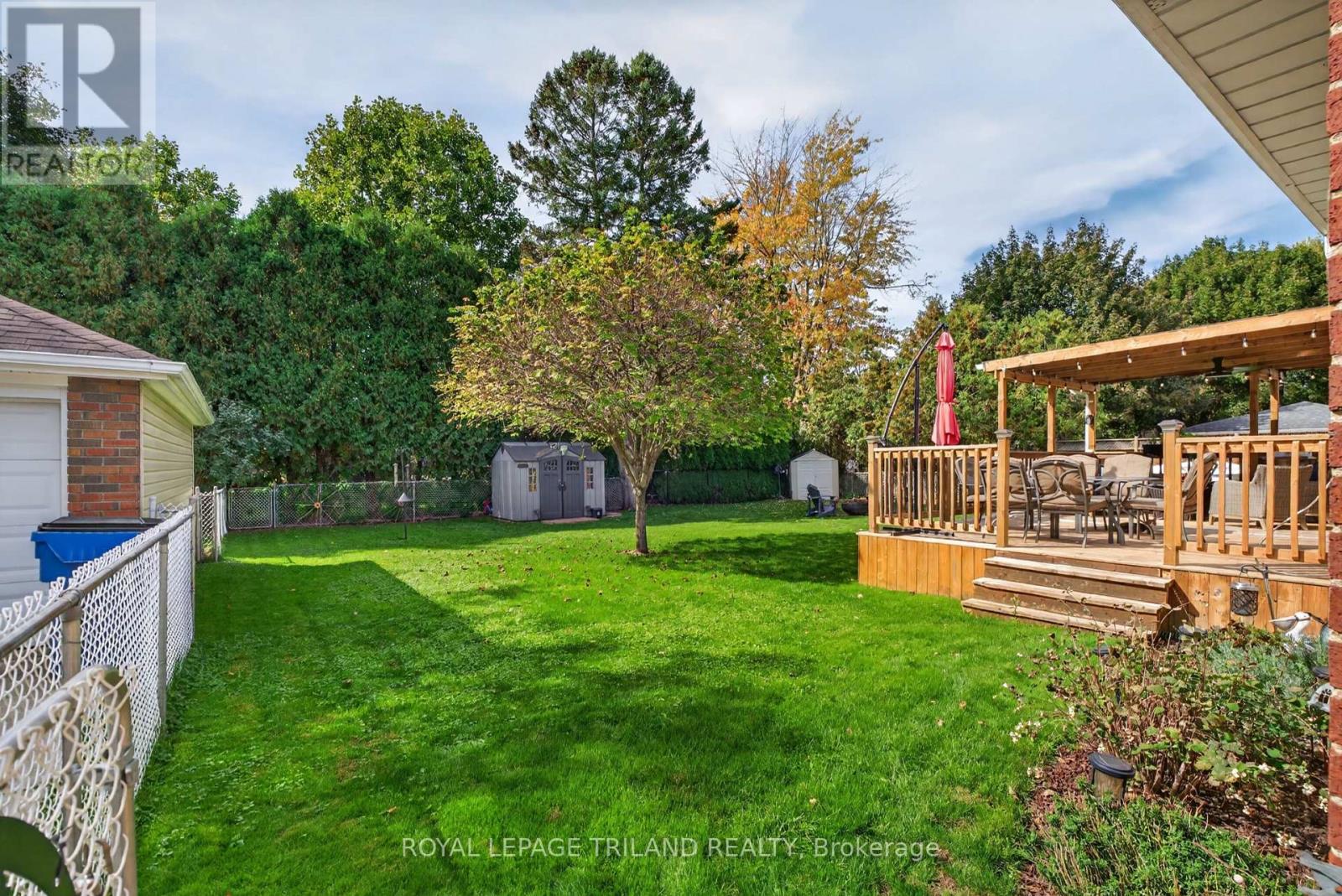 696 Queen Street Property Photo 32