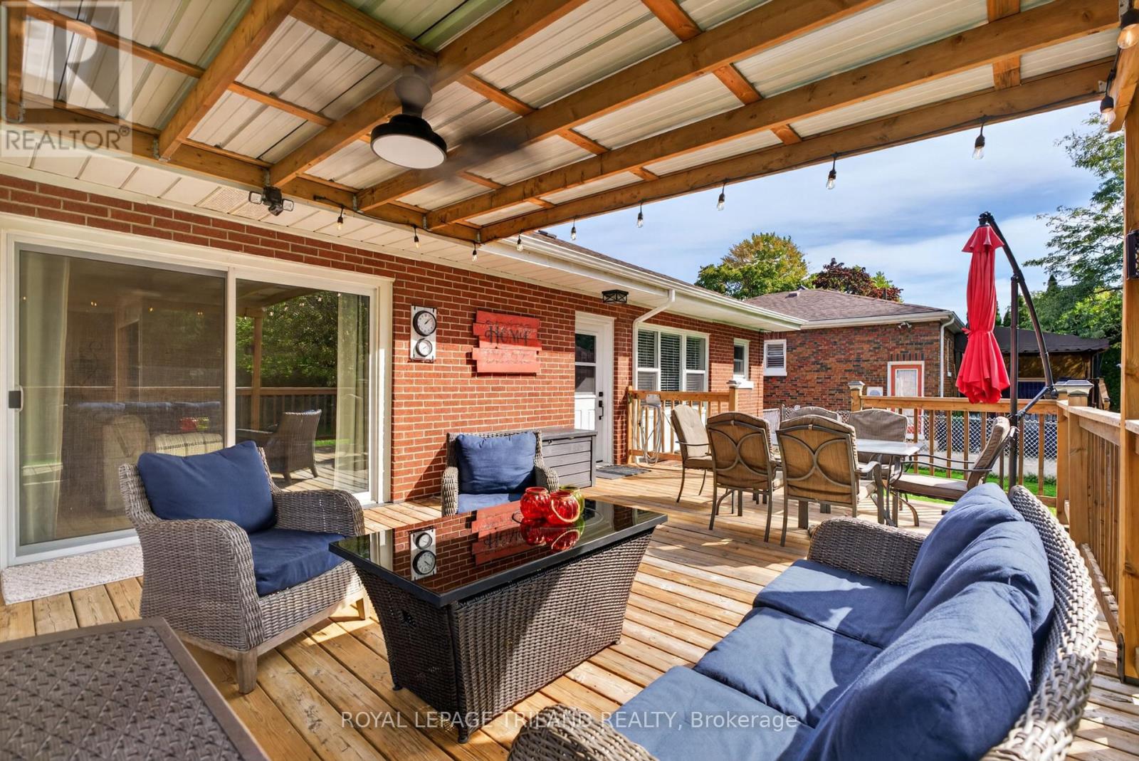 696 Queen Street Property Photo 40