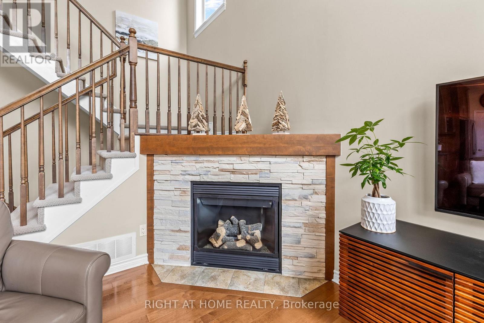 983 Fieldfair Way Property Photo 10