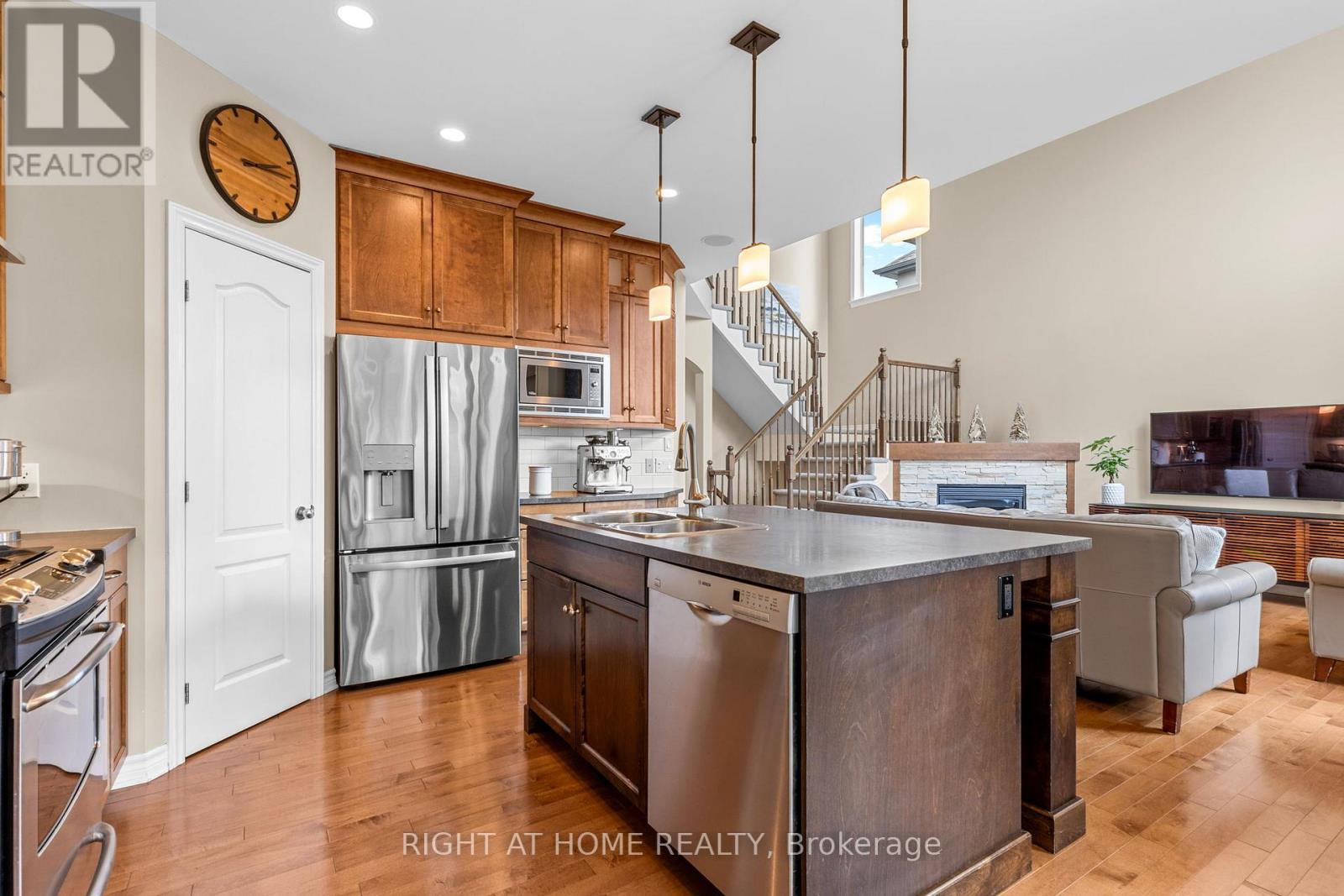 983 Fieldfair Way Property Photo 16