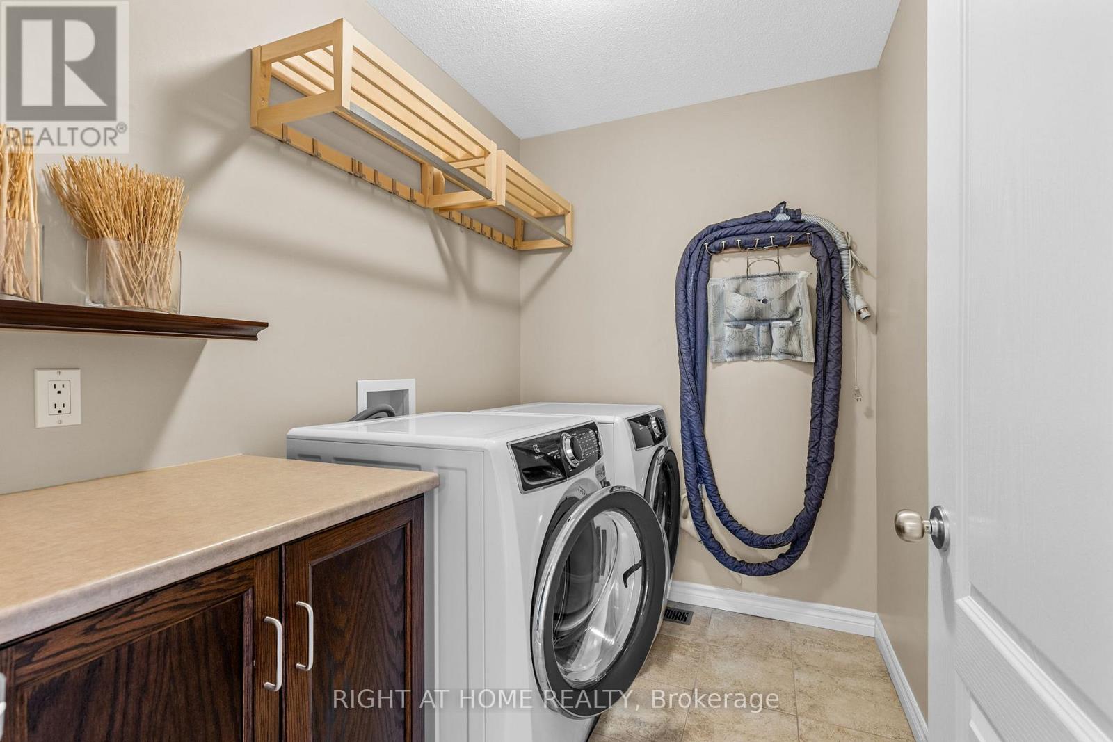 983 Fieldfair Way Property Photo 29