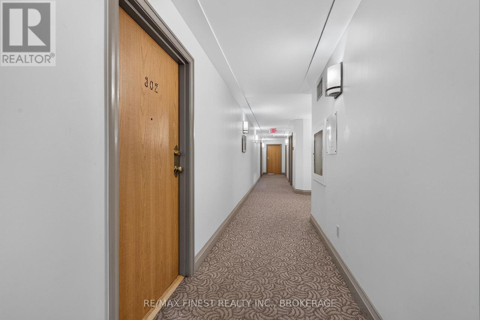 302 - 2 Bay Street Property Photo 6