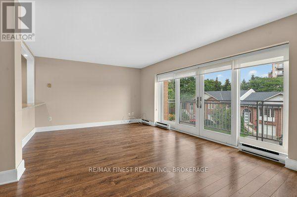 302 - 2 Bay Street Property Photo 9