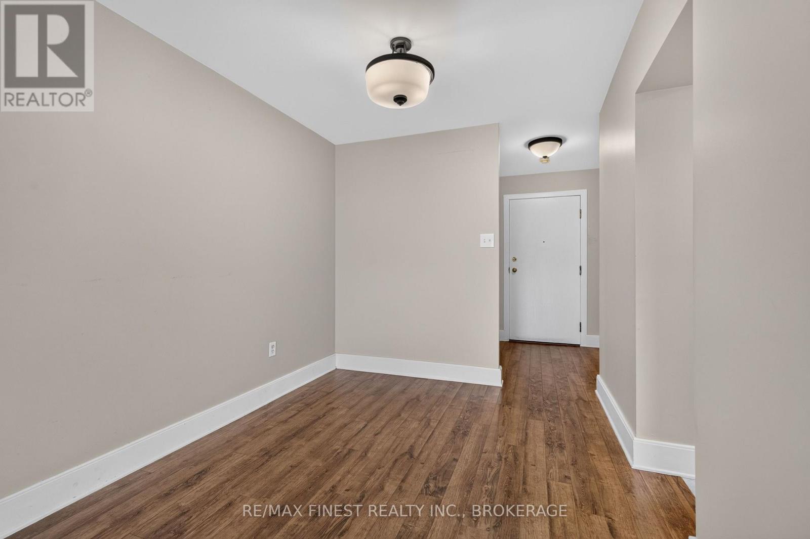 302 - 2 Bay Street Property Photo 17