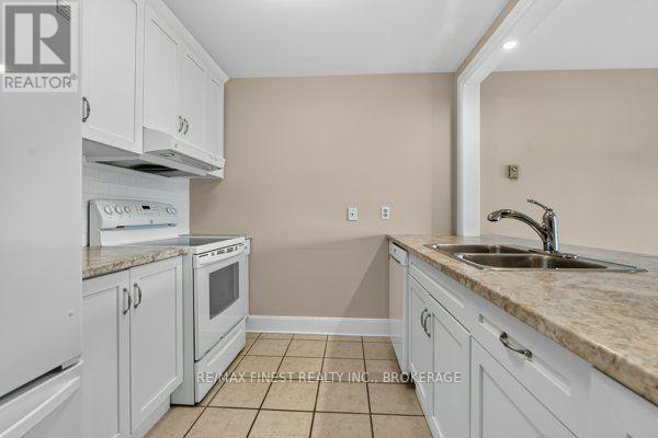 302 - 2 Bay Street Property Photo 20