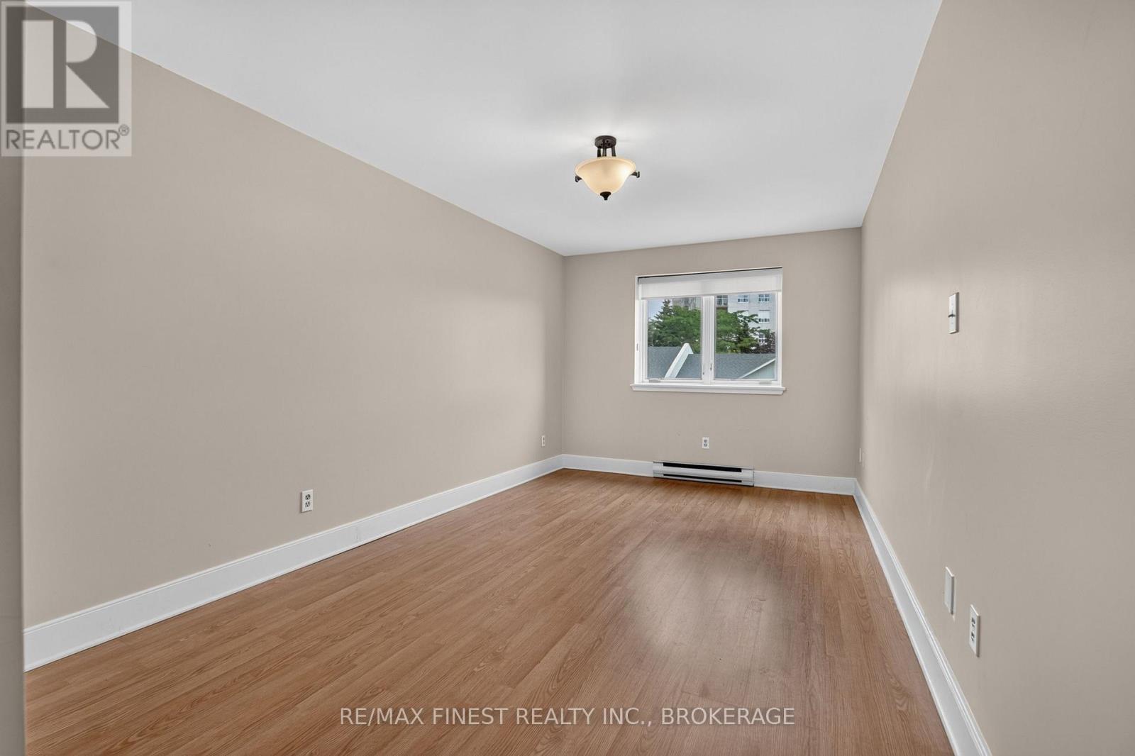 302 - 2 Bay Street Property Photo 27