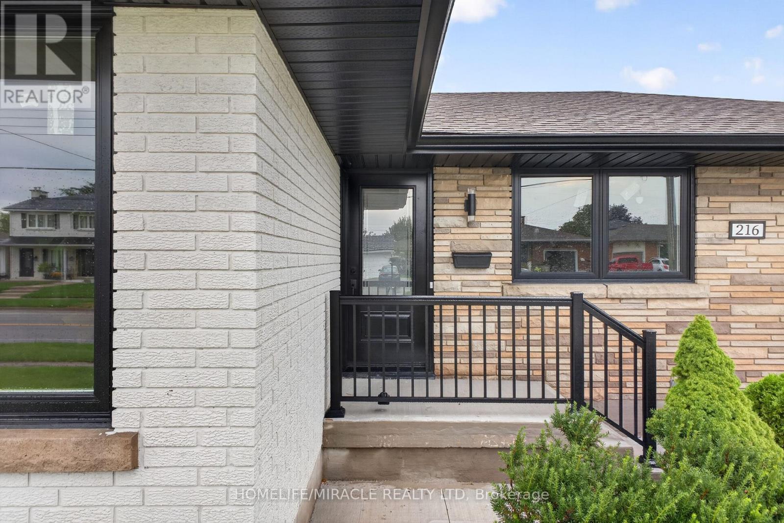 216 Wellington Street Property Photo 6