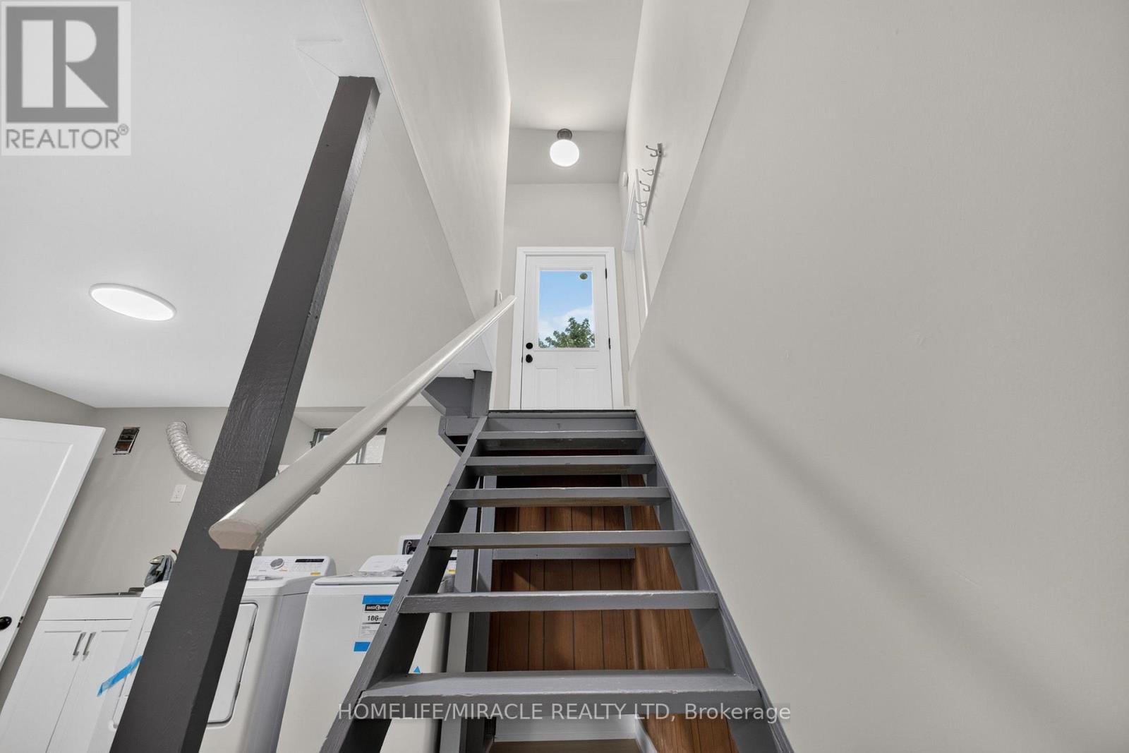 216 Wellington Street Property Photo 31