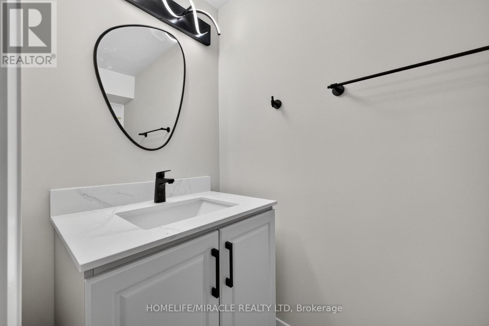 216 Wellington Street Property Photo 35