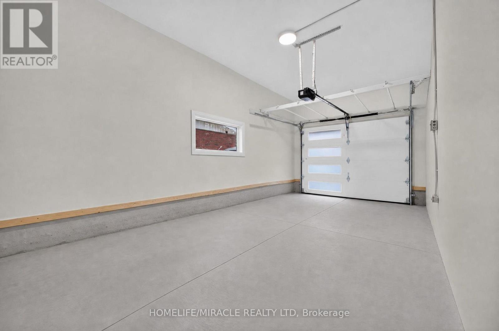 216 Wellington Street Property Photo 41