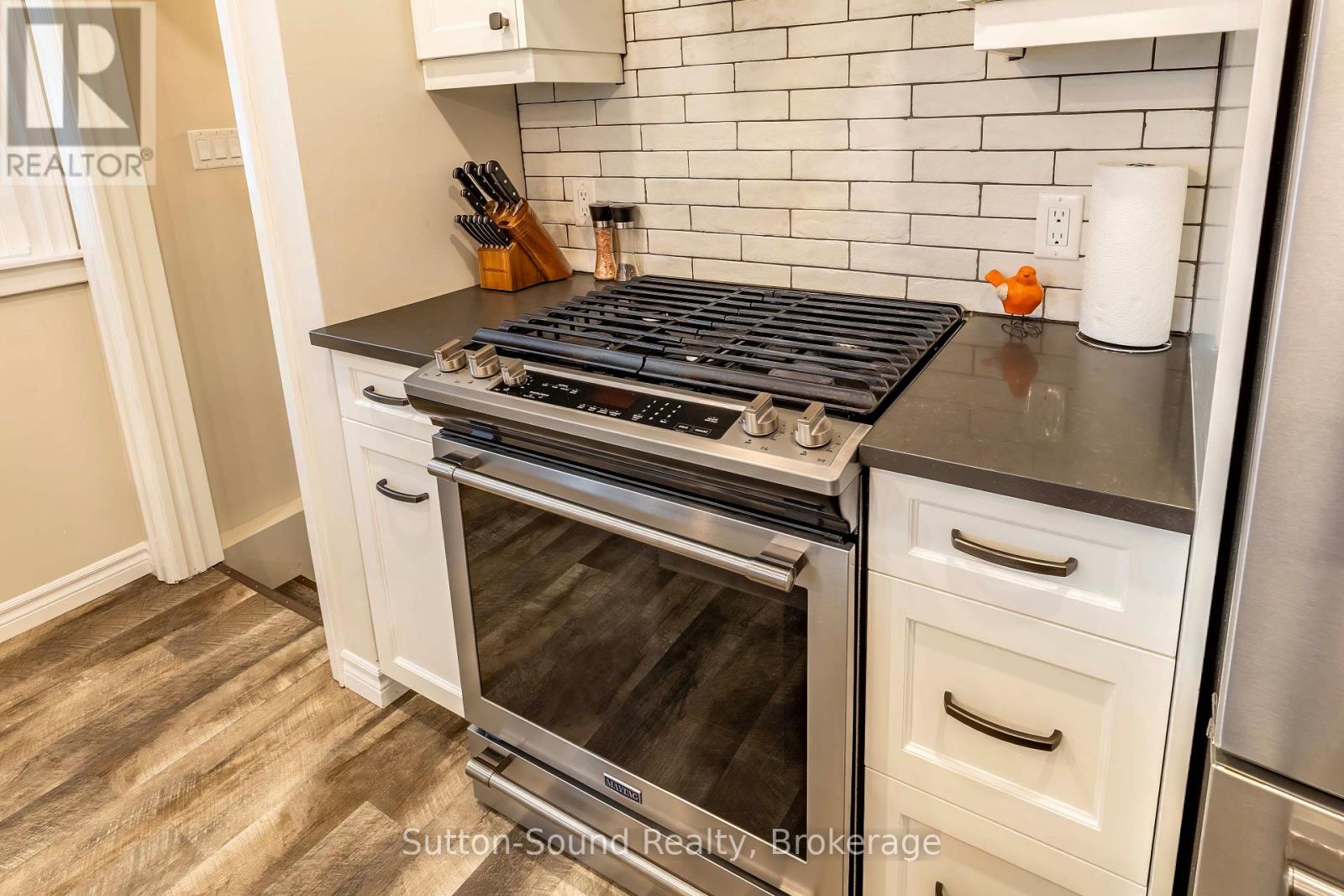850 8th Avenue E Property Photo 8
