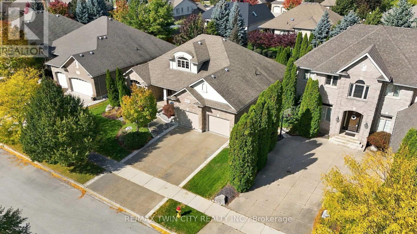 209 Longview Crescent Property Photo 2