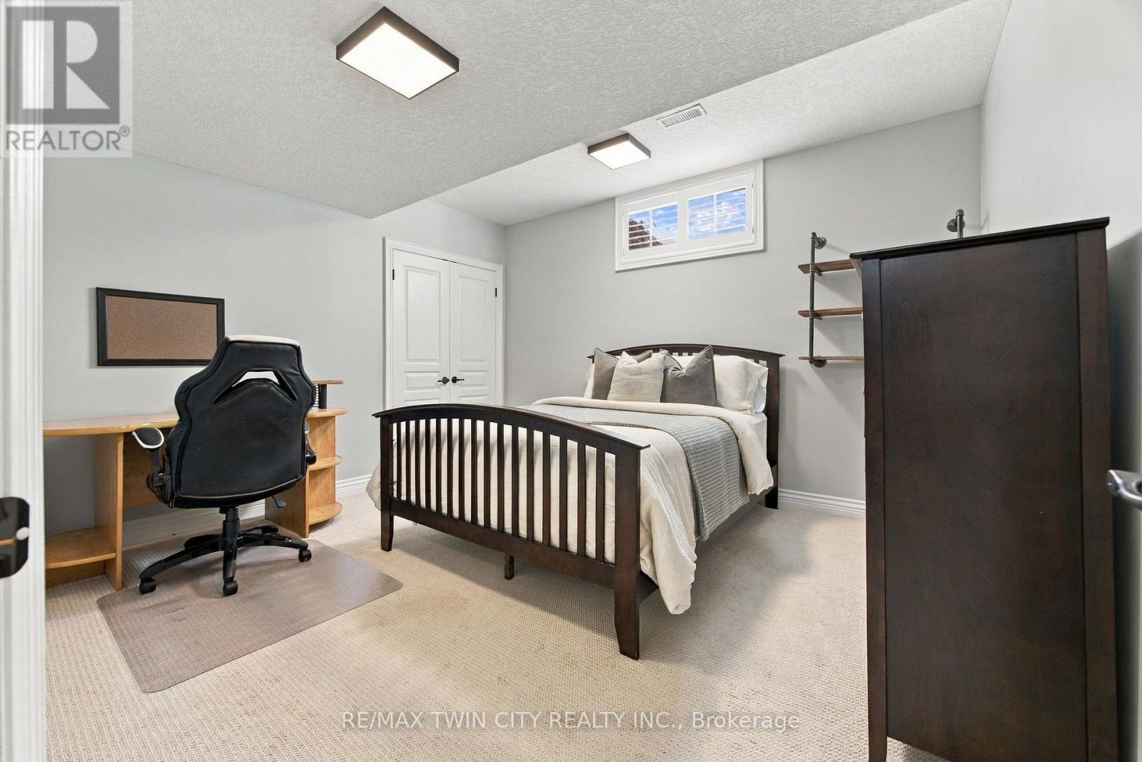 209 Longview Crescent Property Photo 29