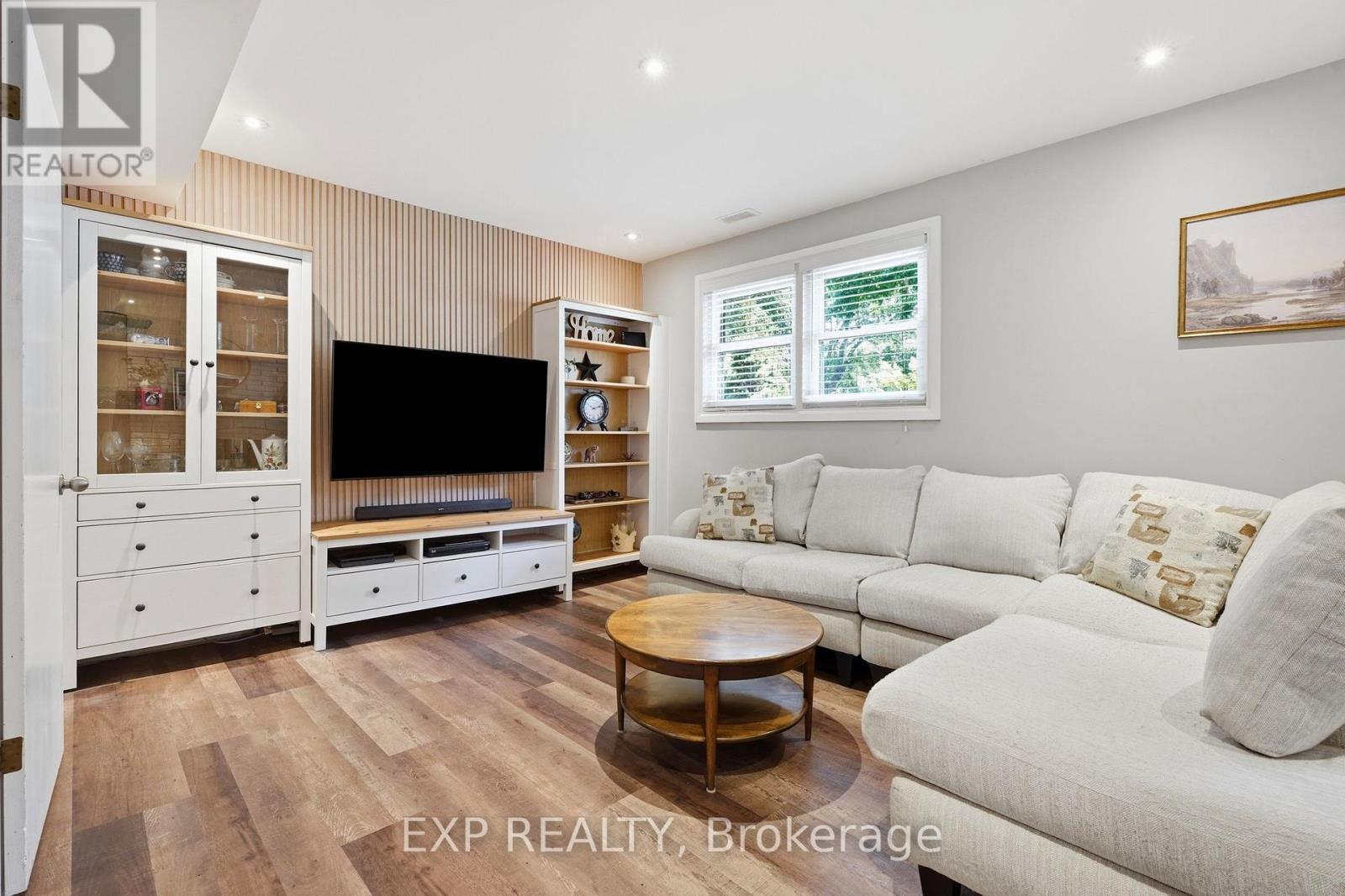72 Crestlynn Crescent Property Photo 24
