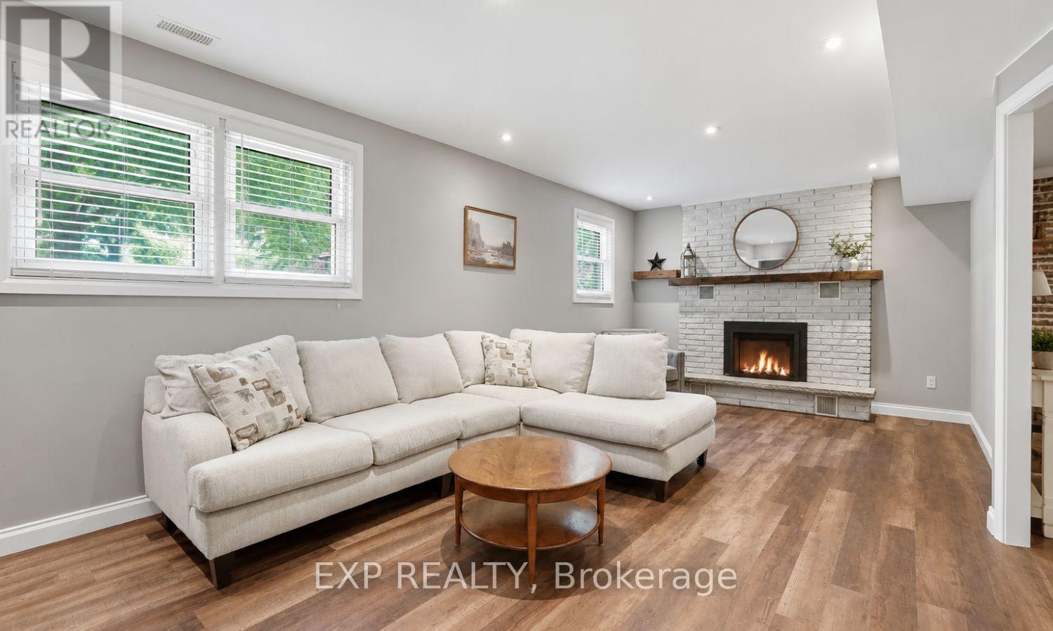 72 Crestlynn Crescent Property Photo 25
