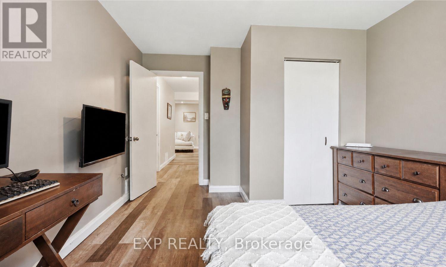 72 Crestlynn Crescent Property Photo 30