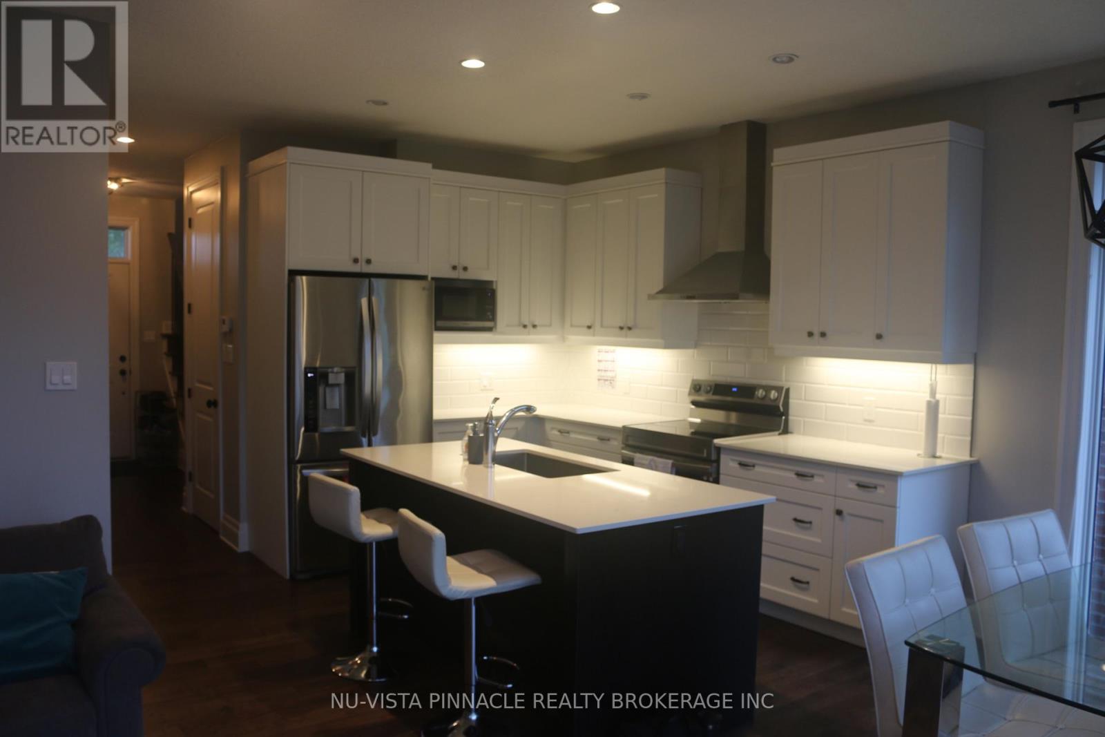 38 - 555 Sunningdale Road E Property Photo 5