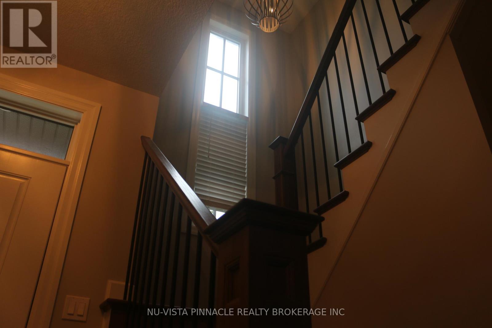 38 - 555 Sunningdale Road E Property Photo 10