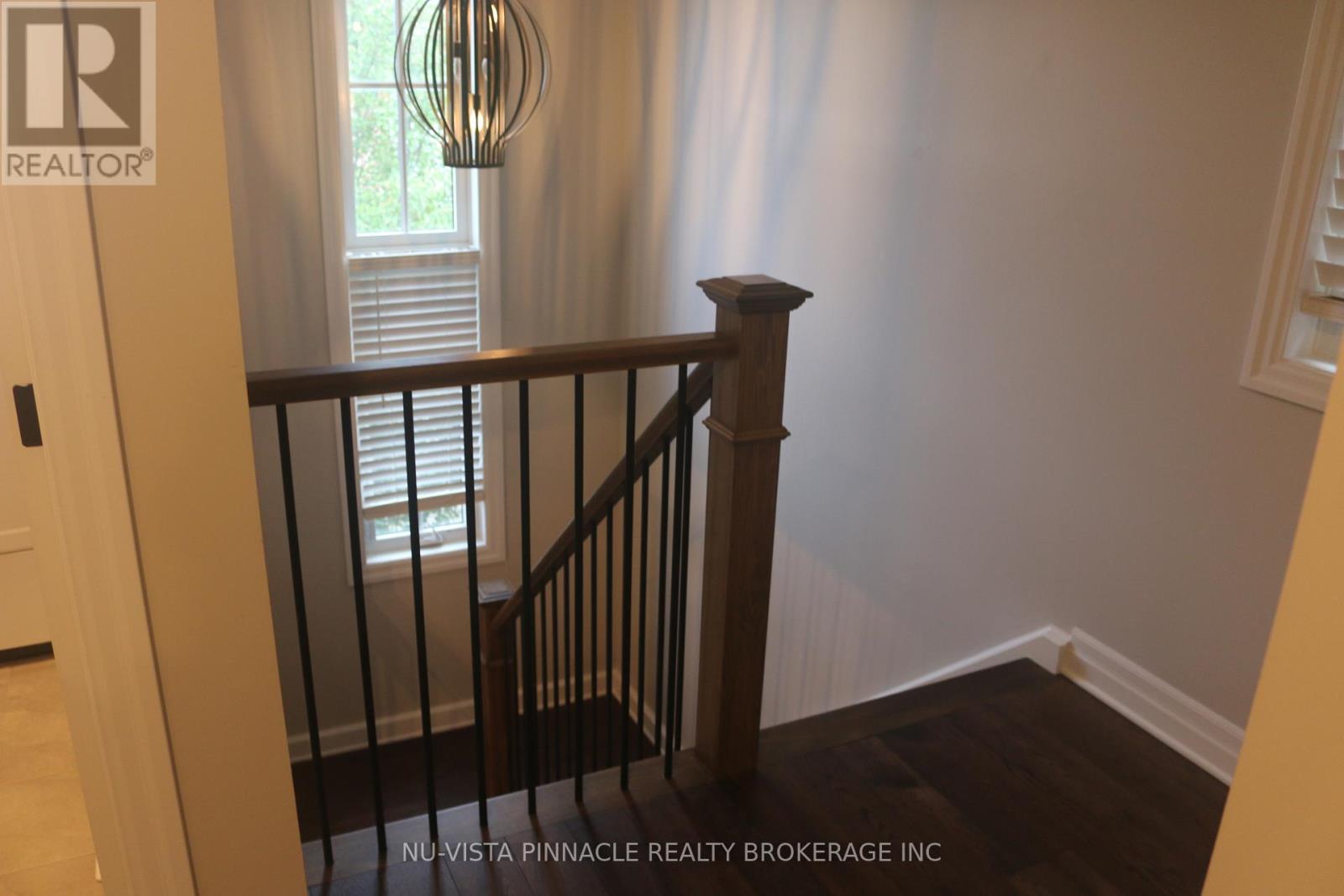 38 - 555 Sunningdale Road E Property Photo 11