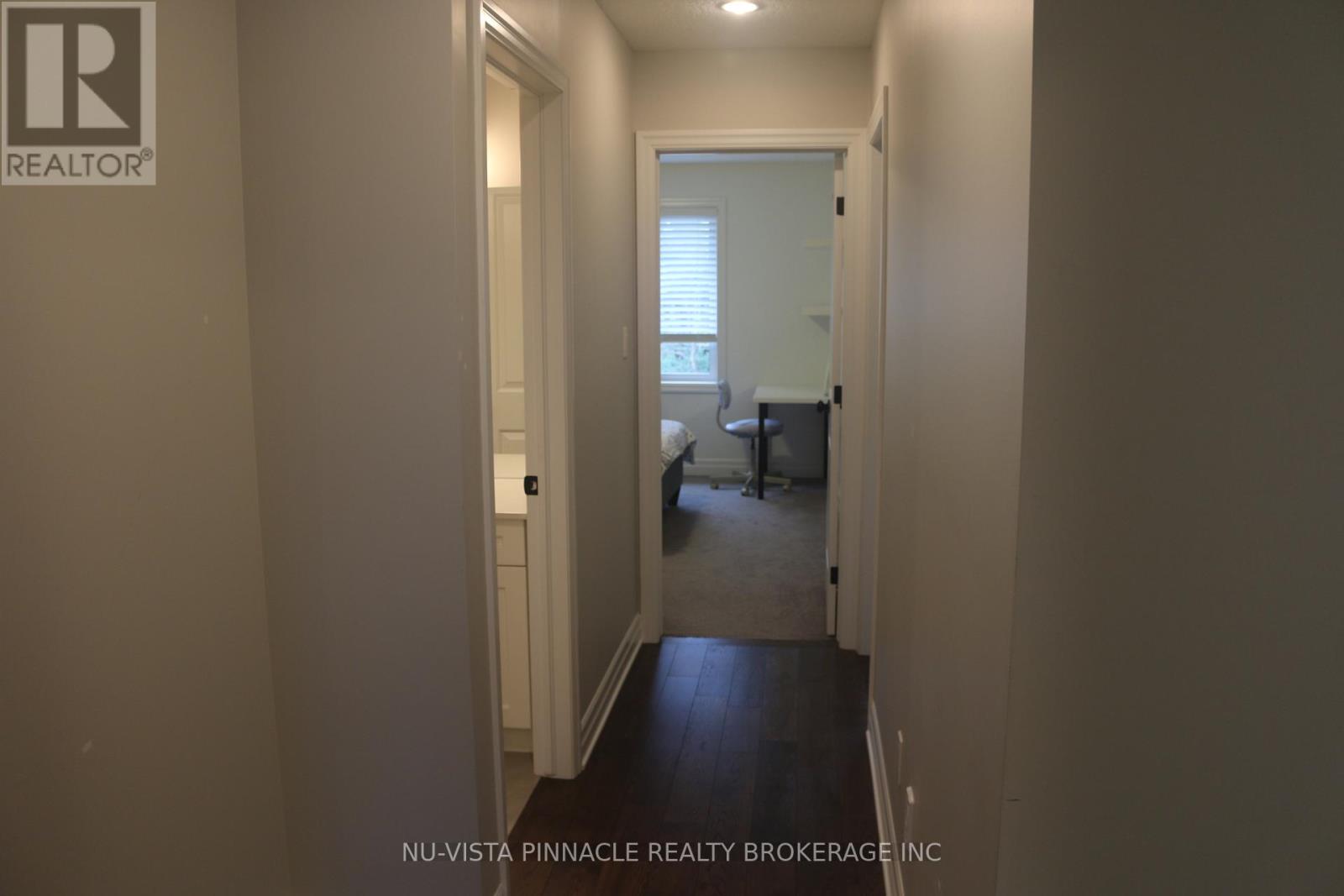 38 - 555 Sunningdale Road E Property Photo 13