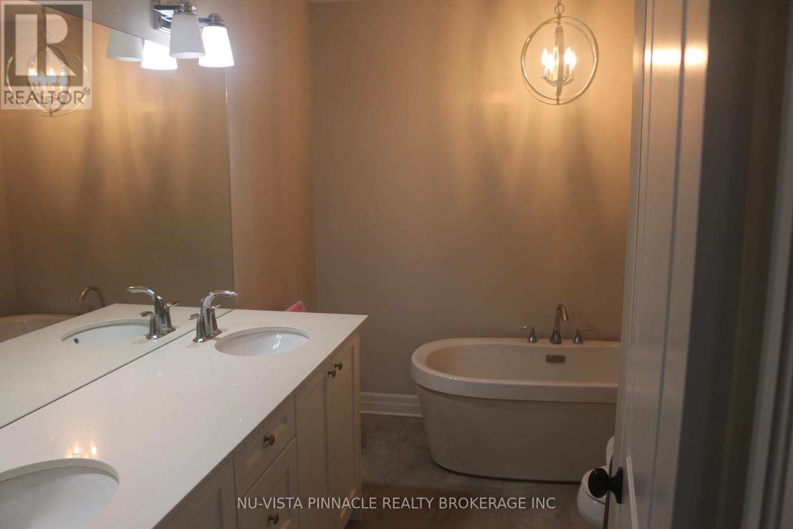 38 - 555 Sunningdale Road E Property Photo 18