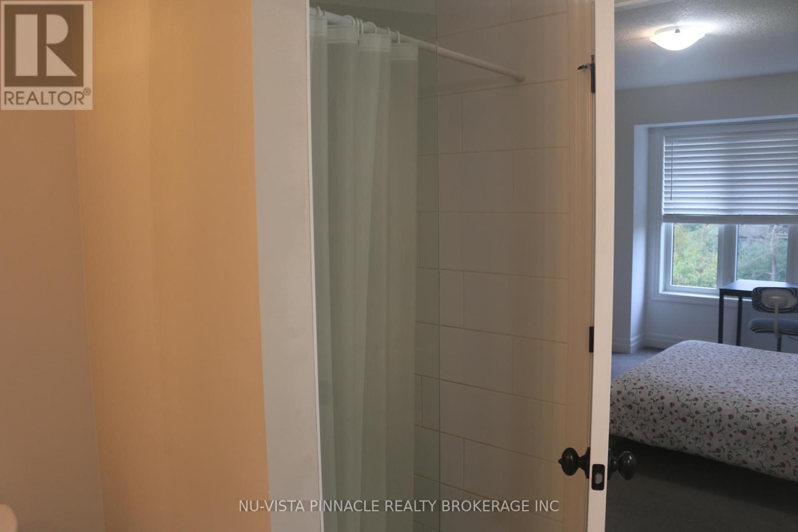 38 - 555 Sunningdale Road E Property Photo 19