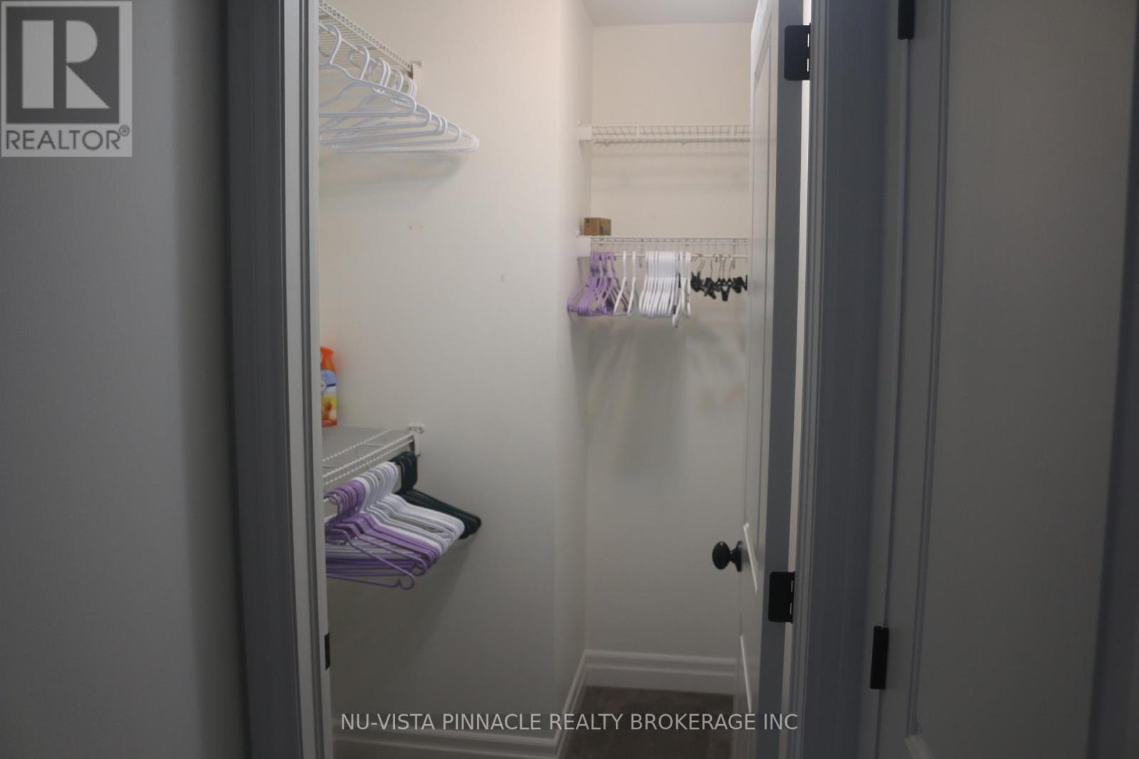 38 - 555 Sunningdale Road E Property Photo 20