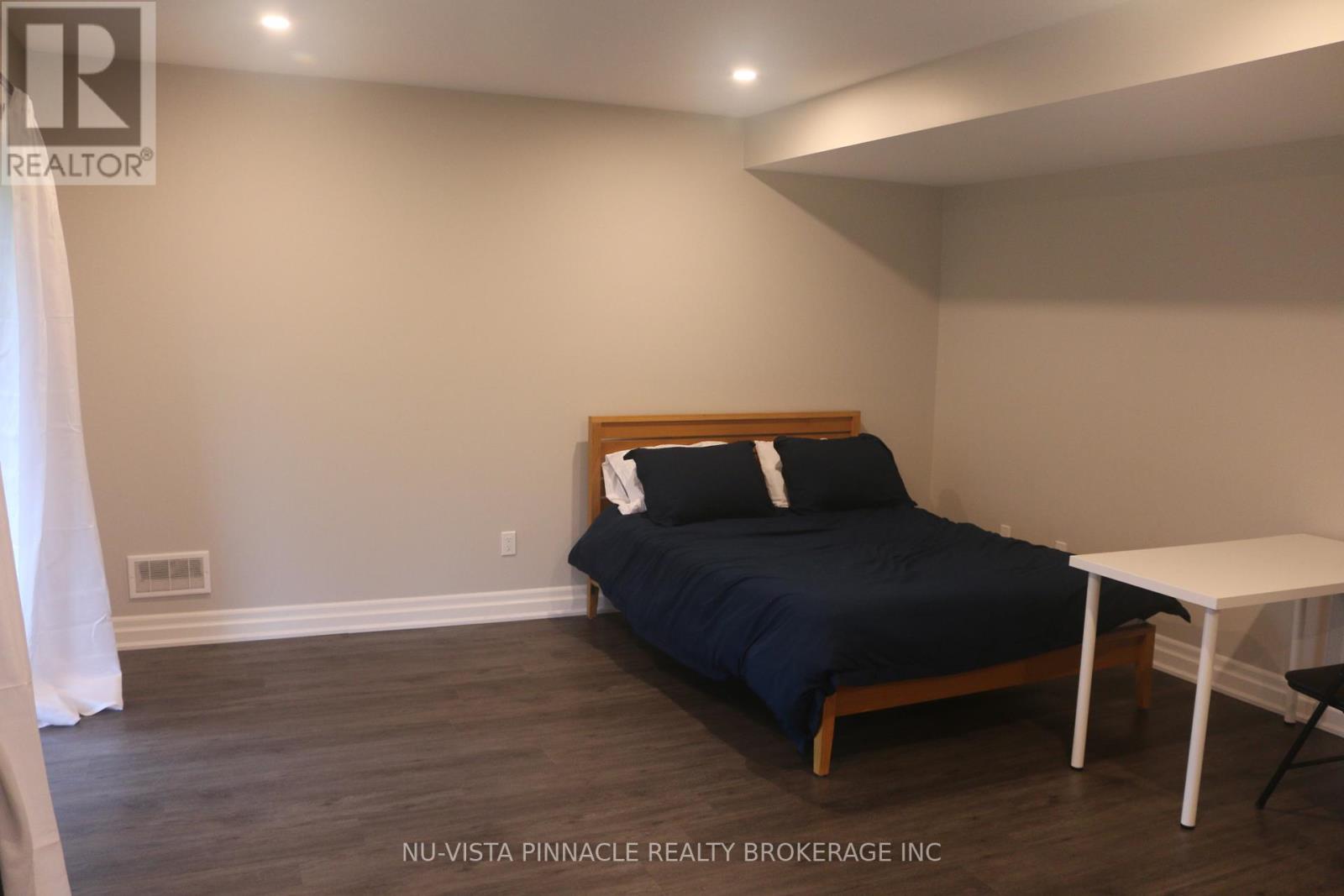 38 - 555 Sunningdale Road E Property Photo 21