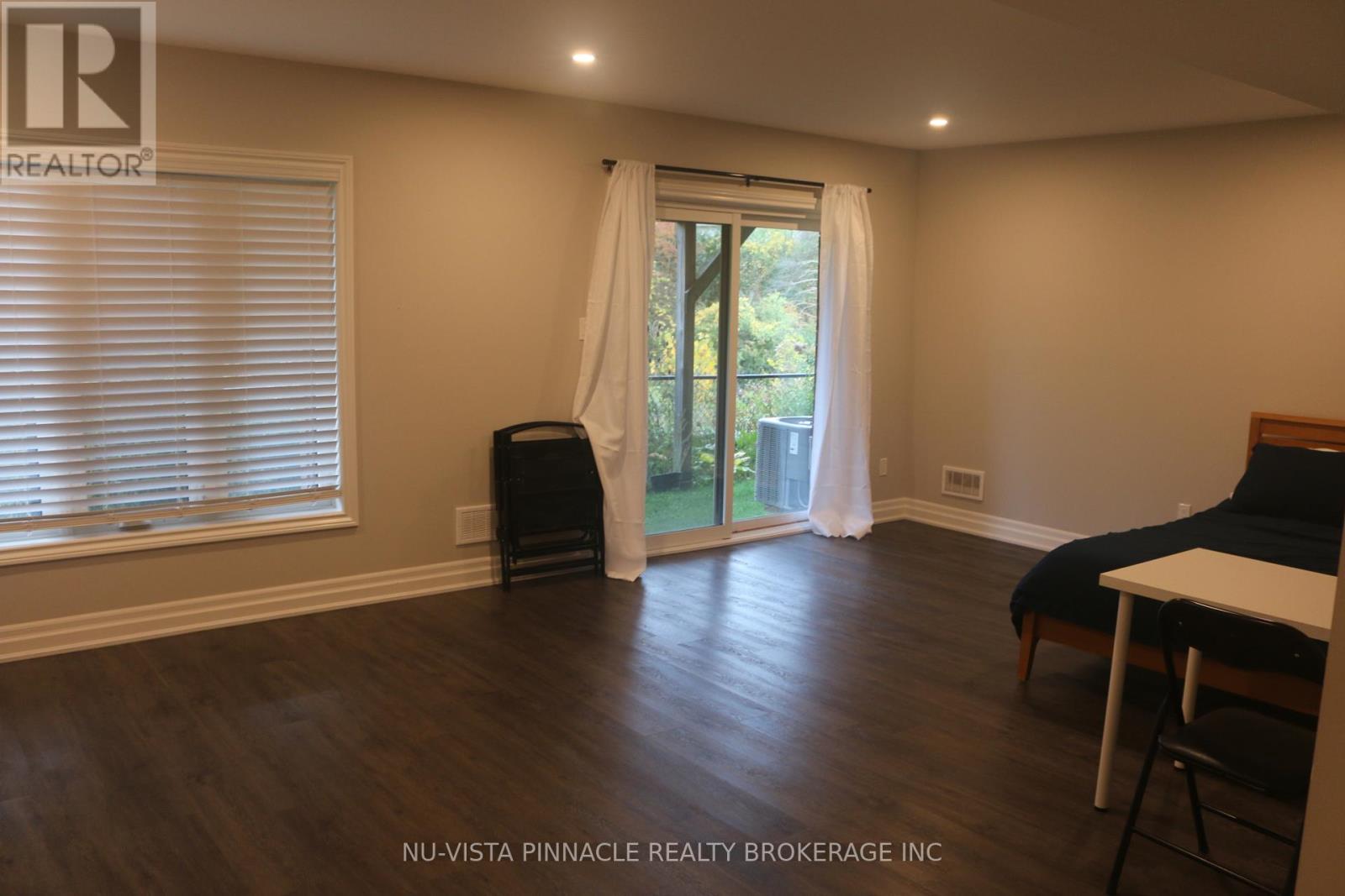 38 - 555 Sunningdale Road E Property Photo 23