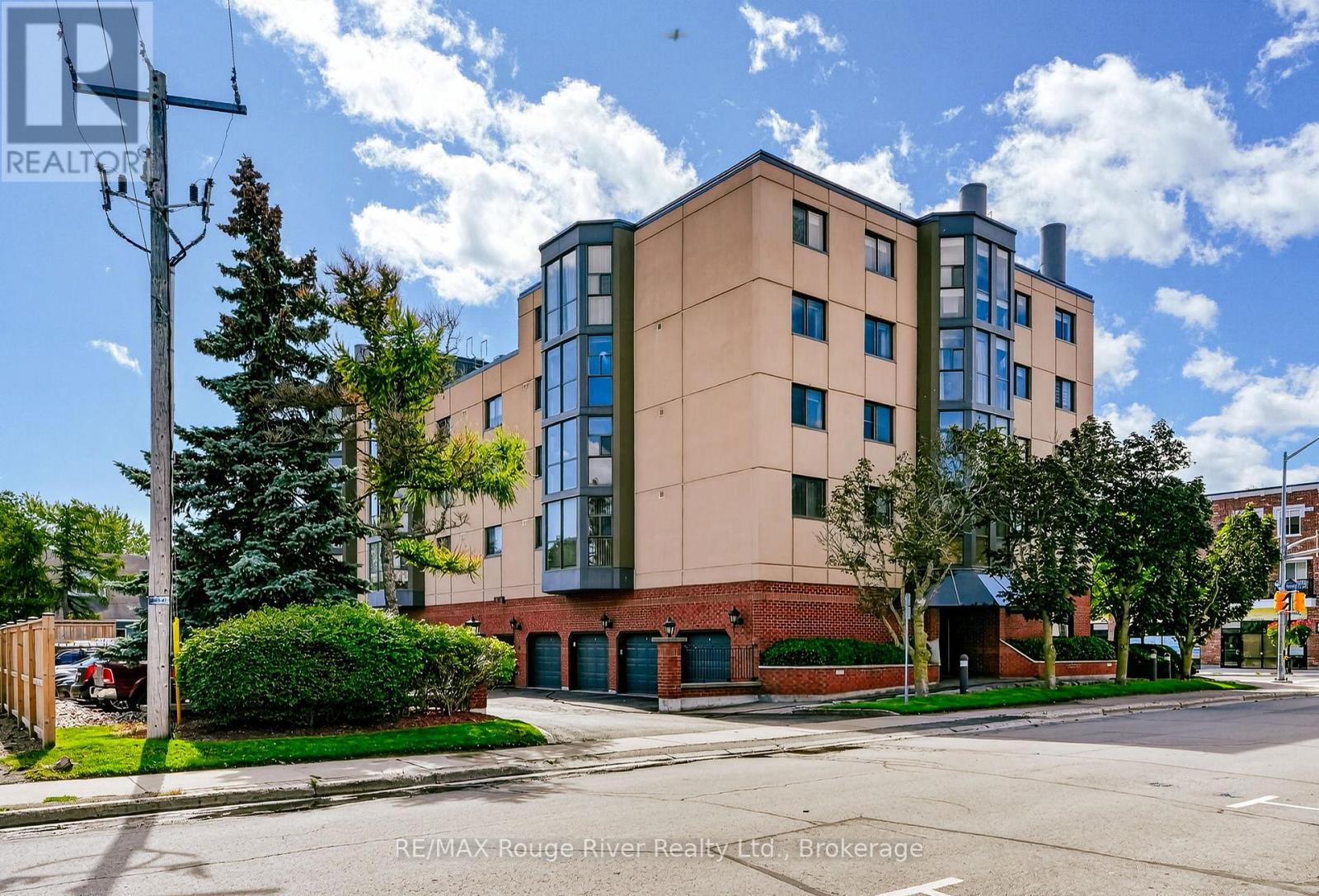 402 - 1 QUEEN STREET Property Photo 1