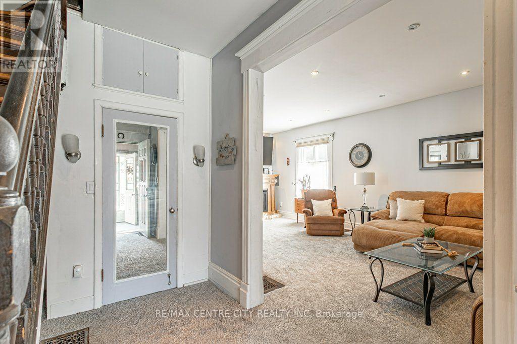 61 Alma Street Property Photo 6