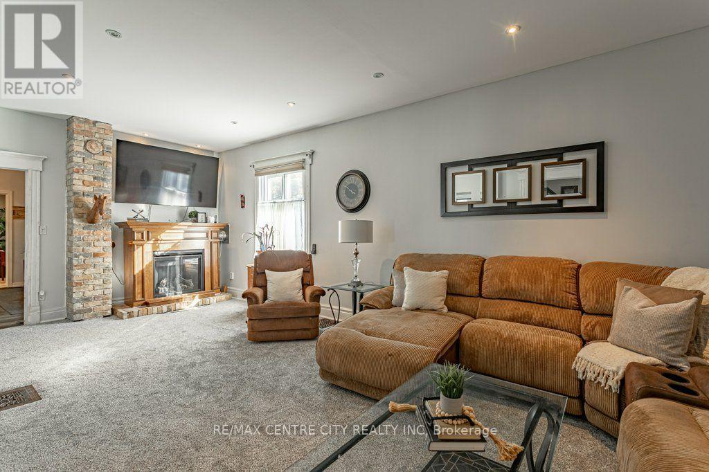 61 Alma Street Property Photo 7