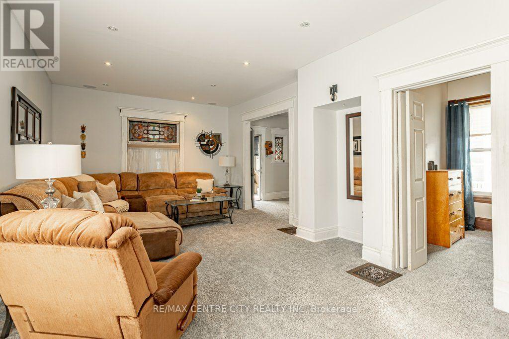 61 Alma Street Property Photo 9