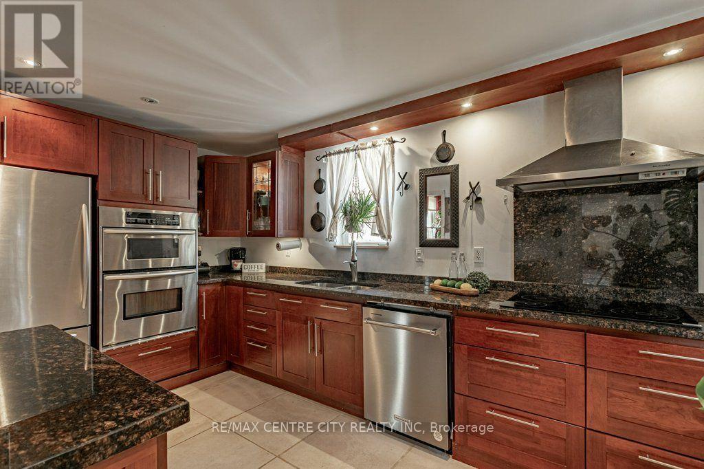 61 Alma Street Property Photo 13