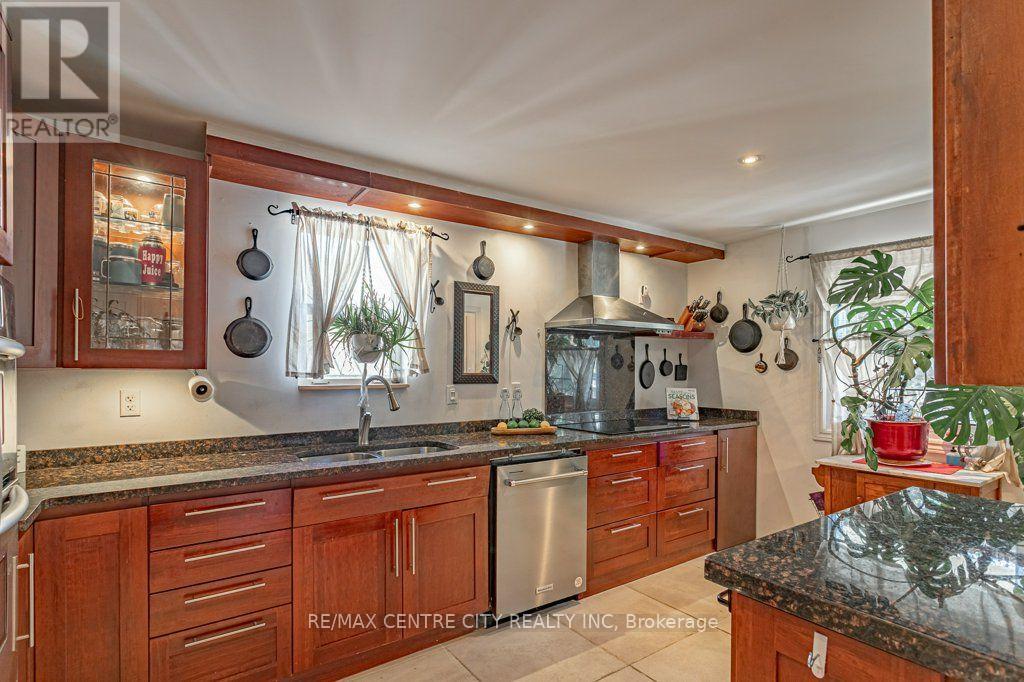61 Alma Street Property Photo 14