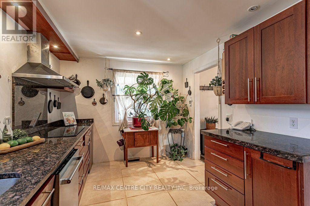 61 Alma Street Property Photo 15