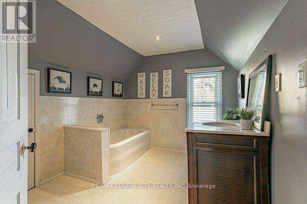 61 Alma Street Property Photo 20