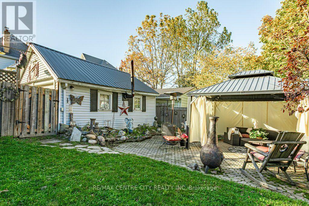 61 Alma Street Property Photo 27