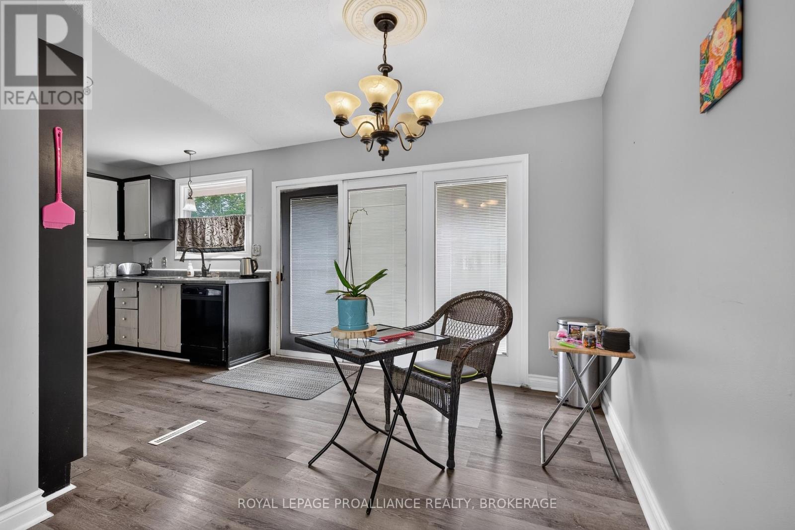 2 Virginia Street Property Photo 8