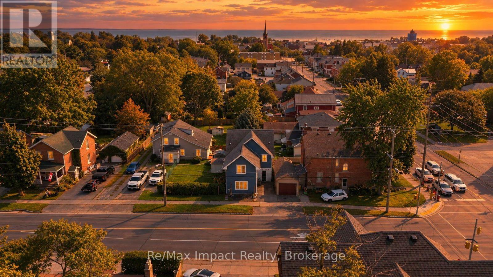 7 University Avenue E Property Photo 2
