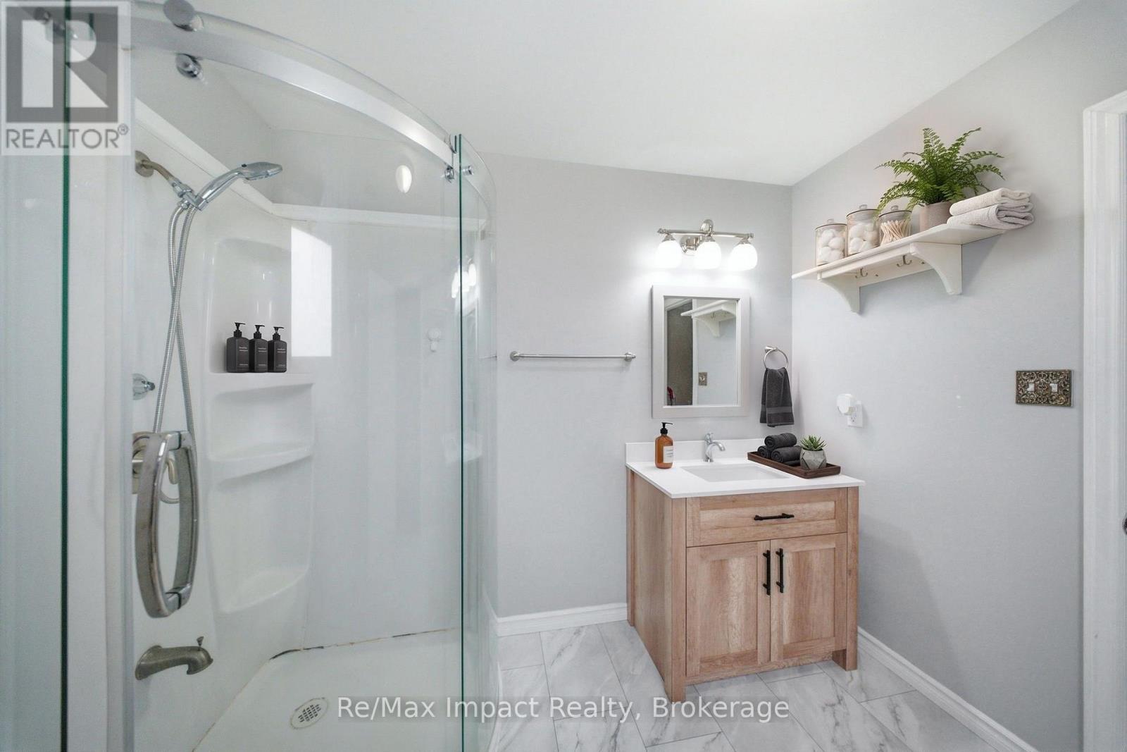 7 University Avenue E Property Photo 11