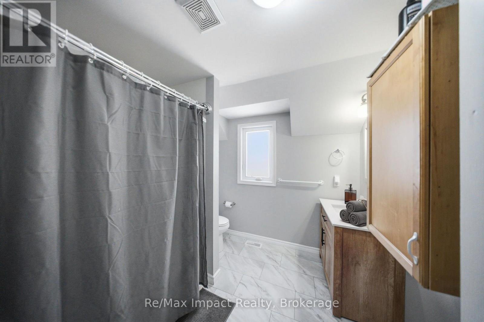 7 University Avenue E Property Photo 14