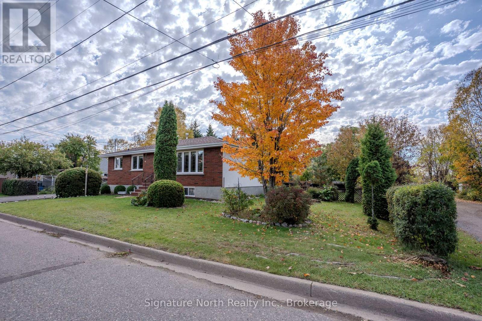 615 Hollylane Street Property Photo 2