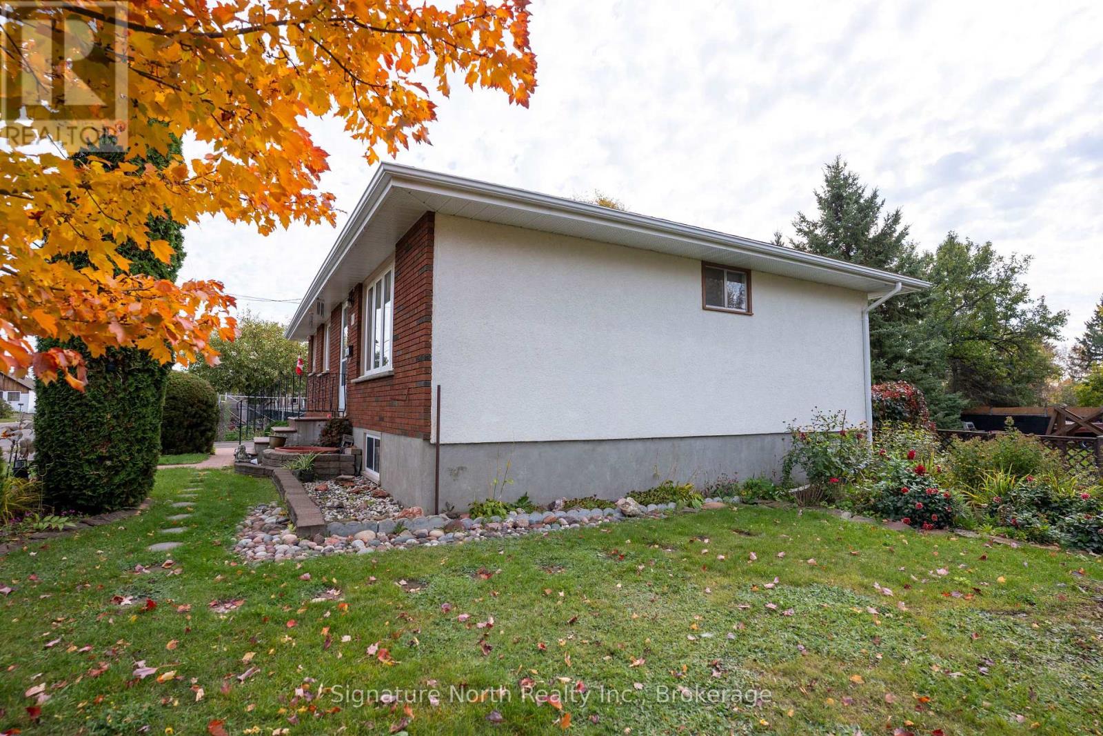 615 Hollylane Street Property Photo 3