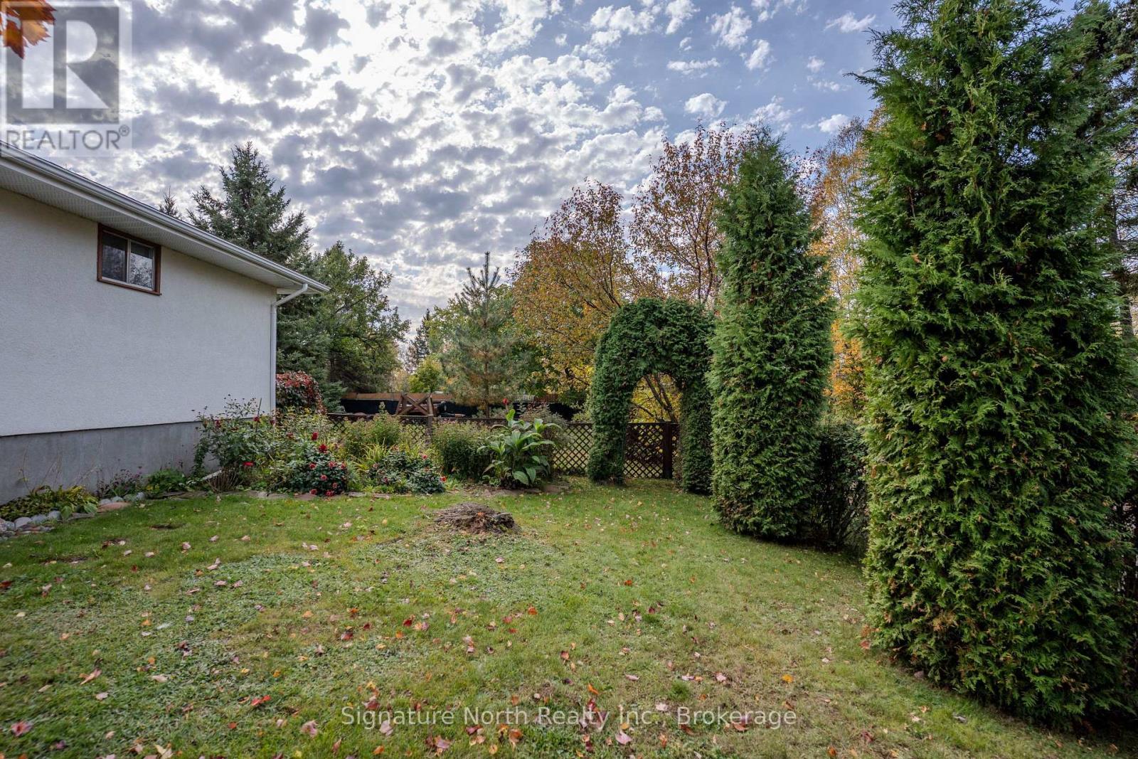 615 Hollylane Street Property Photo 4