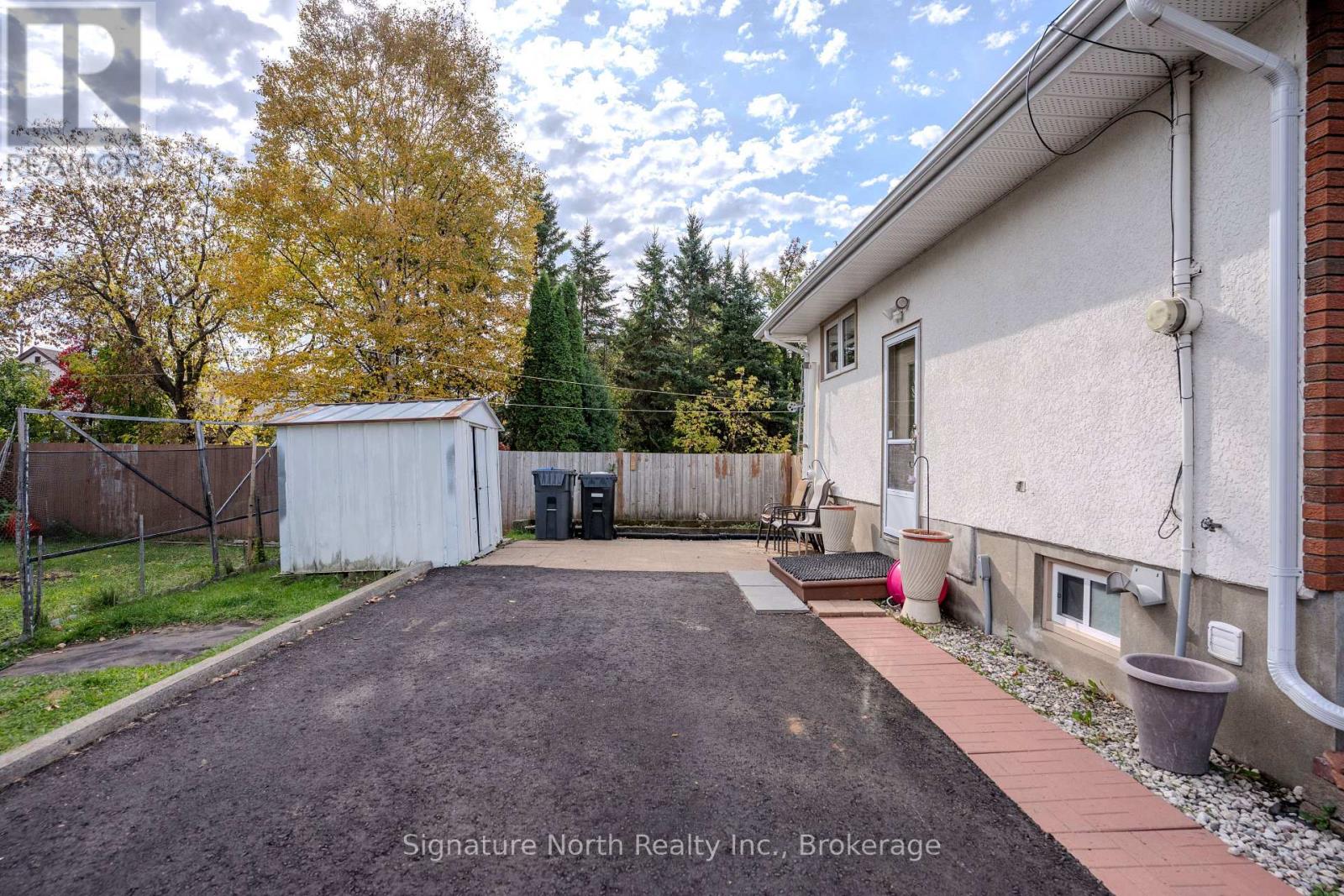 615 Hollylane Street Property Photo 5